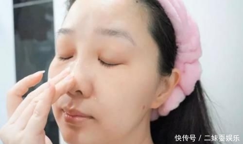  「轻松」鼻子黑头多别再用手挤，教你3招，黑头轻松除，拯救“草莓鼻”！