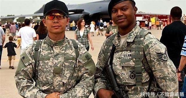 数万名华人宣誓加入美军,享受双重国籍,扬言中