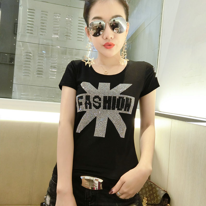 听说今年的T恤+短裤，特美，能把连衣裙比下去，看了之后我信了