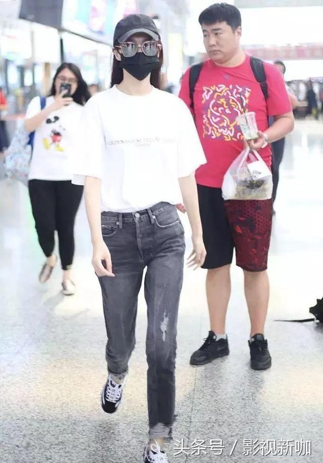 唐嫣1米72,穿牛仔裤大长腿吸睛,网友:看腿得占1米5!
