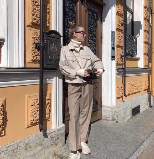  『色系的衣服』小个子女生的正确穿搭，这样穿1米5也能变成1米7，轻松拯救小短腿