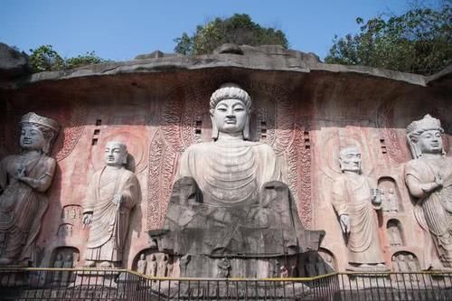 很多寺庙景点都禁止游客对着佛像拍照，这是为何？现在知道还不晚