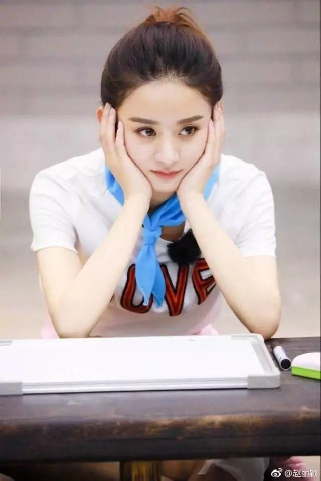 佟丽娅赵丽颖齐齐剪短发，你要玩一下吗?