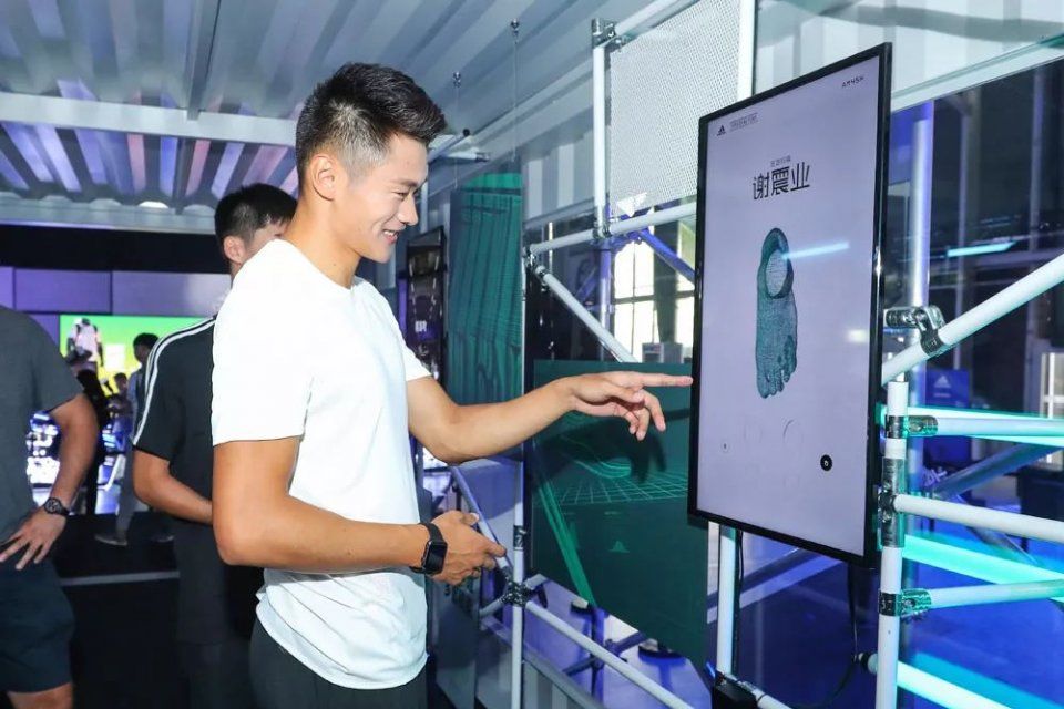 adidas 开了个游戏派对!你也能参加!做任务就能得礼品!