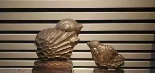捡石:"那个阿拉善地区“捡奇石”的农民大家还记得么,现在他过的怎么样"
