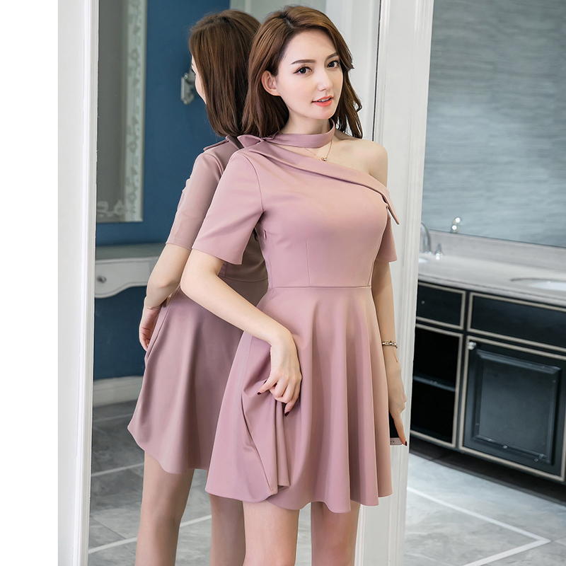 女人总少不了这三样,高跟鞋+短裙+丝袜,看着都是一种享受