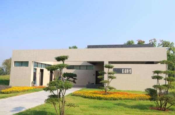  类公厕|郑州街头已有1000座公厕配厕纸，350座公厕24小时开放