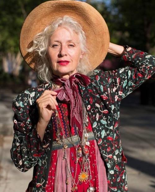 连62岁老太太都美丽地环游世界，你还有理由邋遢？