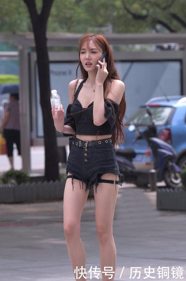  『女性』高跟鞋展示出优雅的女性姿态，释放着满满的性感元素