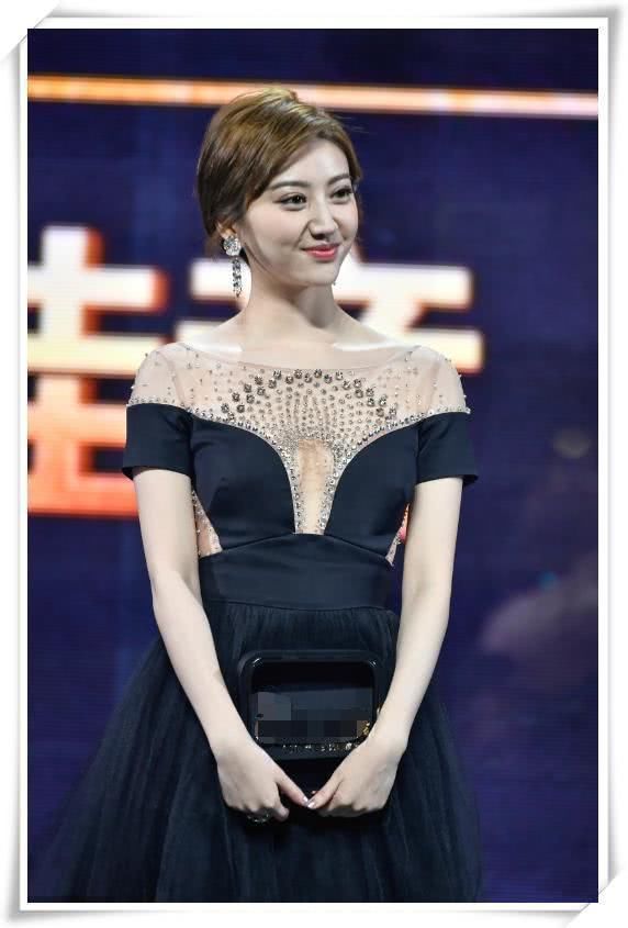 当29岁景甜撞上33岁卢靖姗，网友:天然脸和垮脸差距一眼看穿!