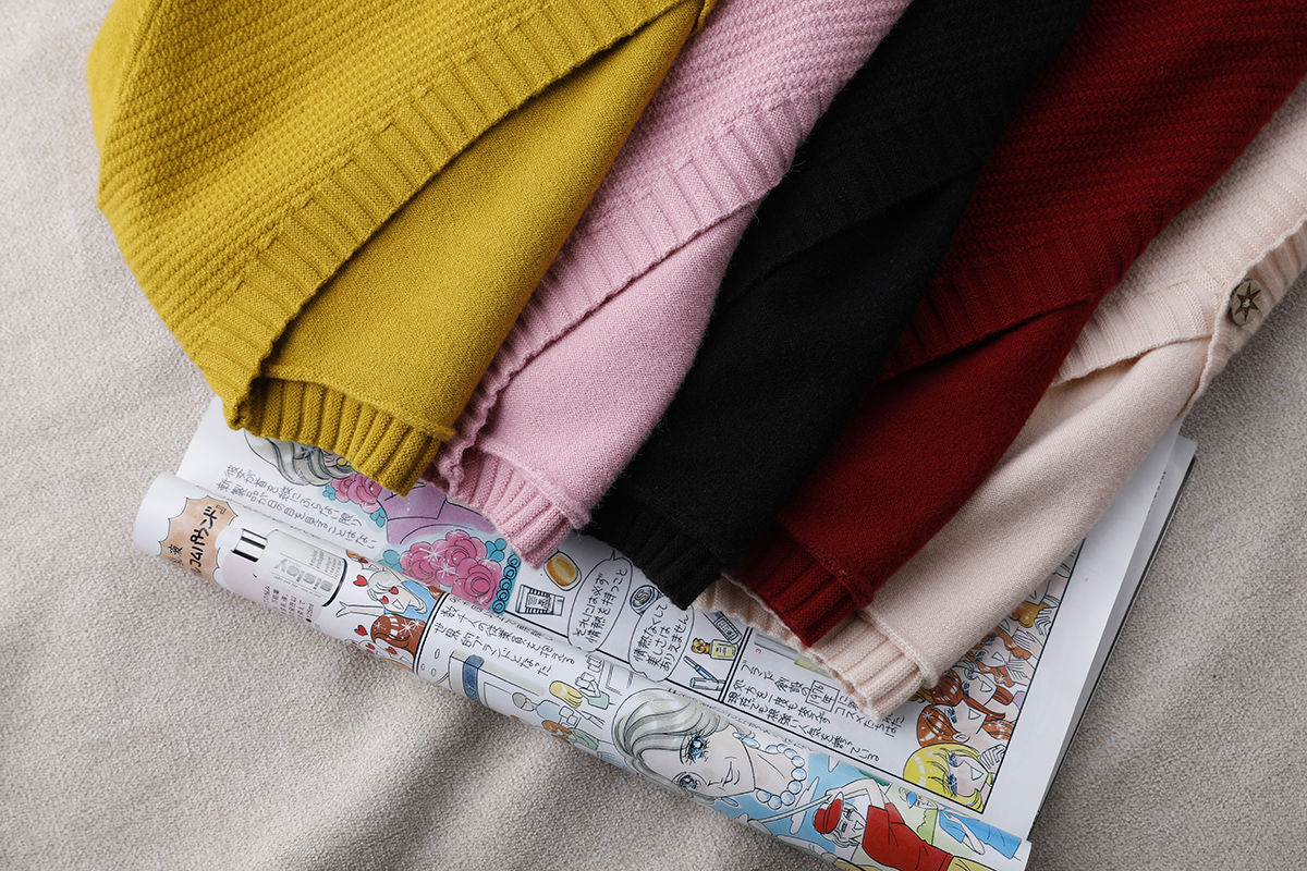 别再穿风衣外套了，今秋流行的是这几款披肩外套，美的我都不想脱