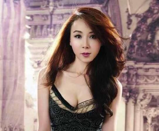 萧蔷的迷人身材照，第一张优雅大方，看到第五张我立刻收藏