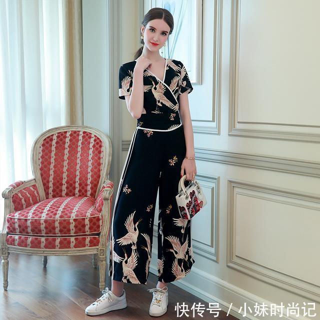 荷叶边@时尚修身阔腿裤套装，怎么美都不过分