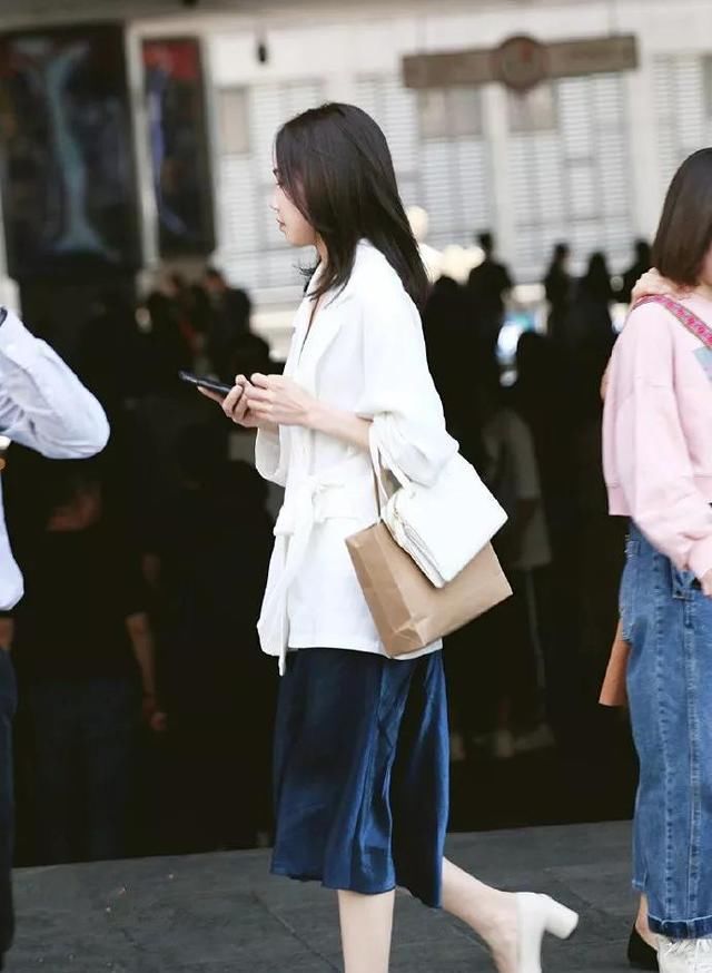  『下半身搭配』抹胸吊带搭配高跟鞋,穿出女性的优雅身姿