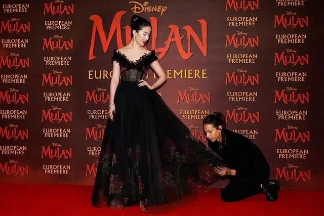 女明星都难逃发腮?刘亦菲仙气不再,赵露思五