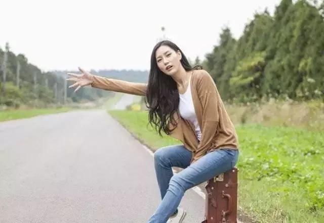 川藏线上的女孩子，真的会为了搭车没有底线？听听司机师傅怎么说