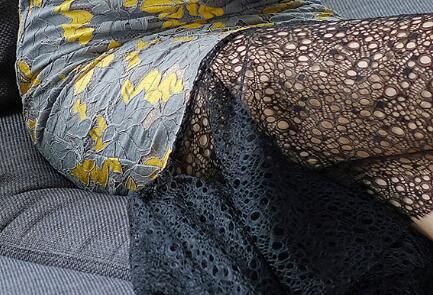 40岁小姨子穿上这“撩人衫”，性感迷人女人味，仿佛回到二十岁