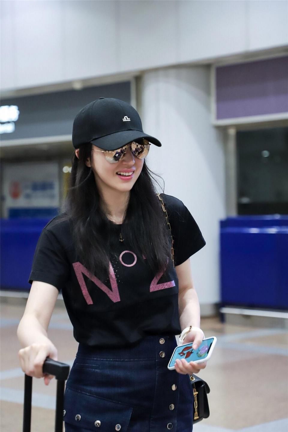 42岁的林心如全身土豪标配，还撞衫董璇佟丽娅，这差距也太大了!