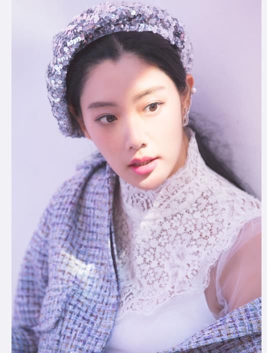 第一美女克拉拉，第五张图，大长腿配黑丝袜