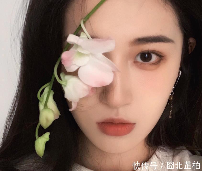 『睫毛』女孩子“越长越好看”，多半占有这3个特征，全占的绝对高颜值！