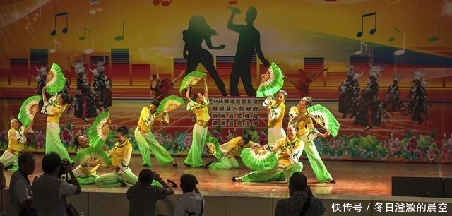 每年中元节数万人涌向广西这座小山城，只为了见证人间银河的盛景