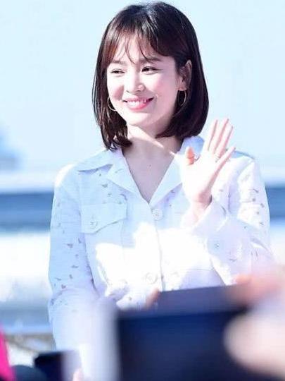 宋慧乔又换发型? 斩男短发瘦脸满分, 40岁左右女人剪嫩十岁!