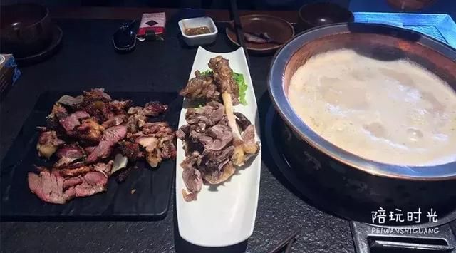 别去海边人挤人了,国内这个地方凉爽不晒,还美到犯规