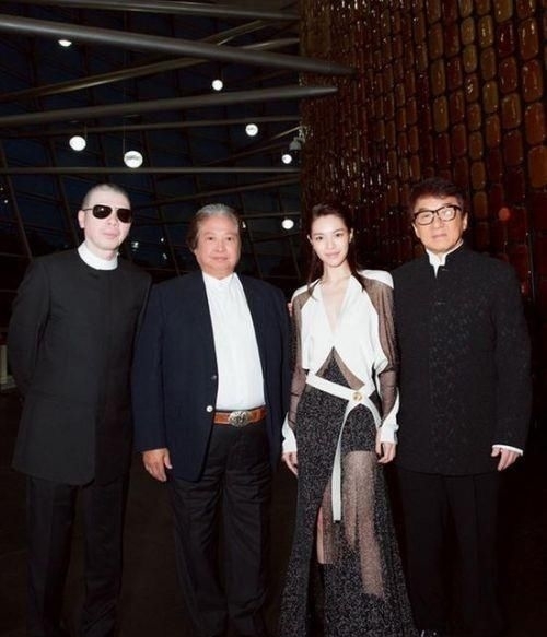  #发展#同是《芳华》女主角，钟楚曦发展为何比苗苗好很多？原因很简单