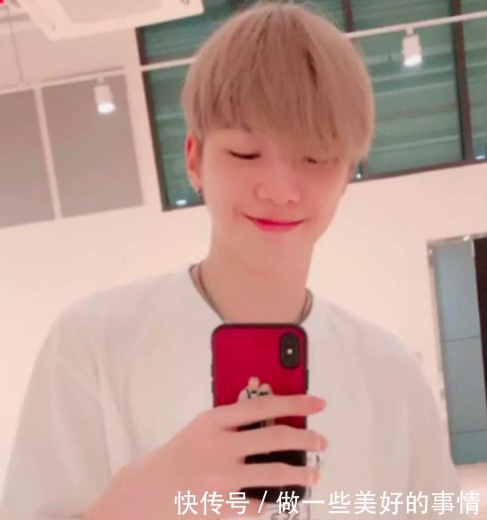 朴志效姜丹尼尔认爱,男方见完粉丝见女友,约会