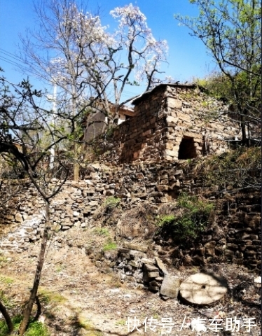 山西出现个“郭亮村”,藏于“井底”上千年,想出村都要爬台阶!