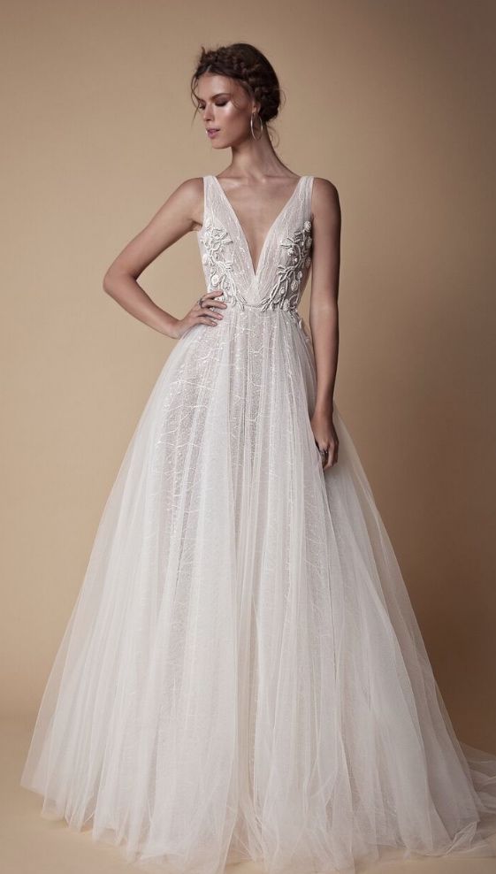 Berta婚纱:蕾丝与薄纱完美的结合带来天使般的魅力