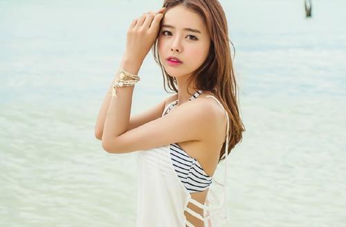 时尚穿搭：时尚性感泳衣小姐姐，让更多人都能欣赏你的美！