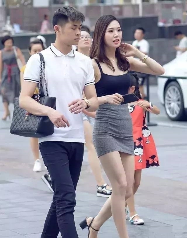 『亮眼』摄影:黑白配永远是街头最亮眼的装扮!