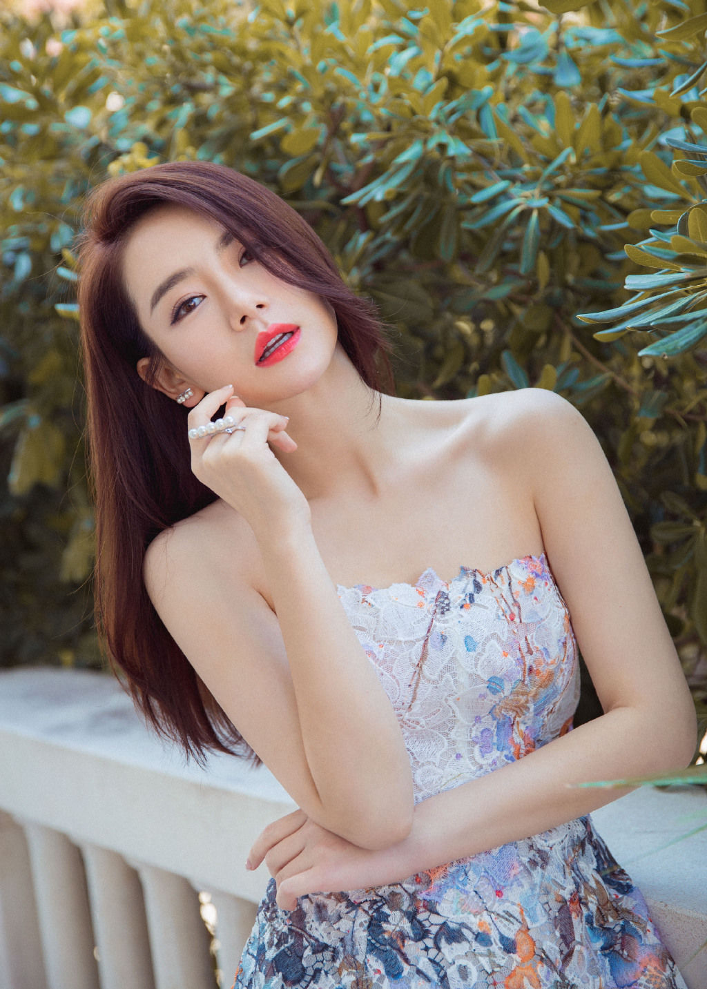 戚薇:白到发光的水嫩肌肤