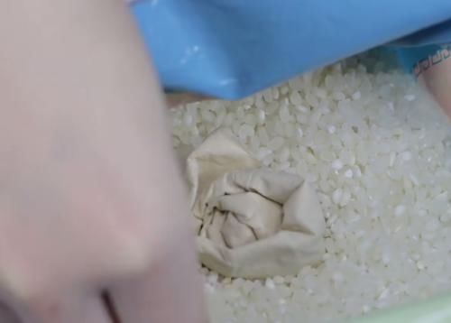  『不生虫』它是米虫的“天敌”，家家户户都有，米桶中放一点，从此不生虫