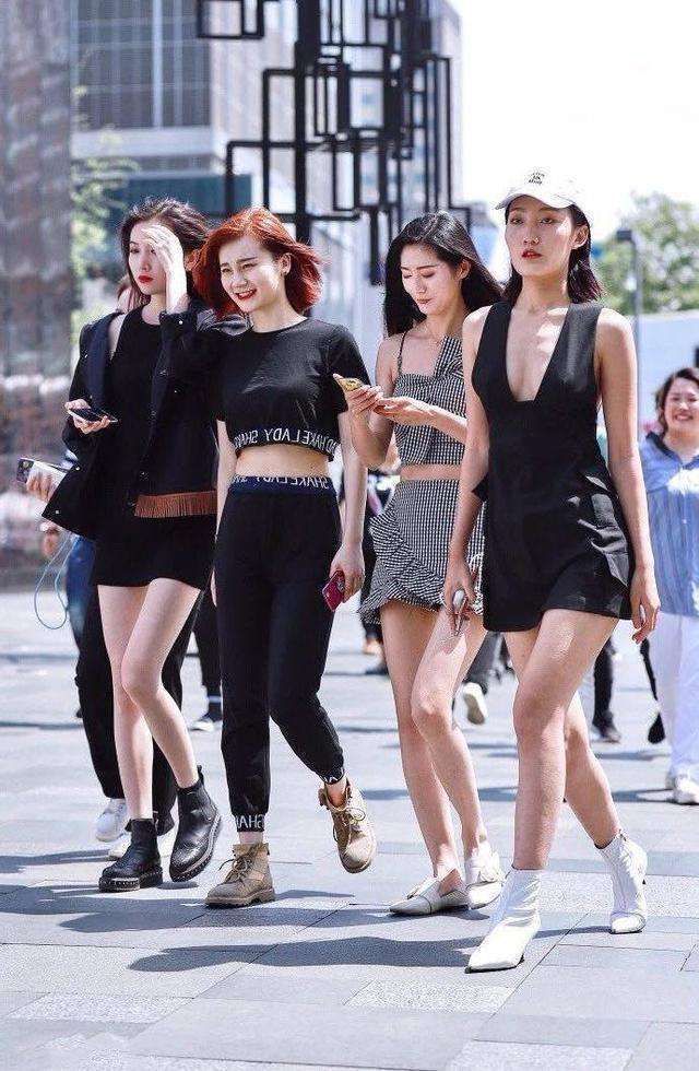 时尚穿着： 腿长就是任性, 打底裤展现迷人好身材！