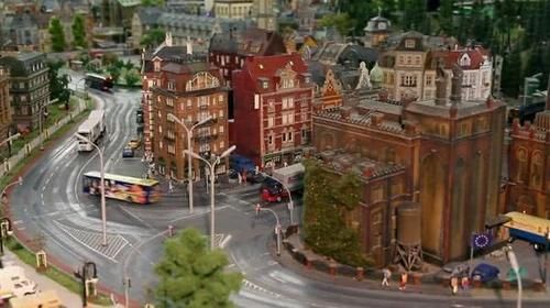 全球最大的模型王国，兄弟耗时19年修建，每年100万游客观赏