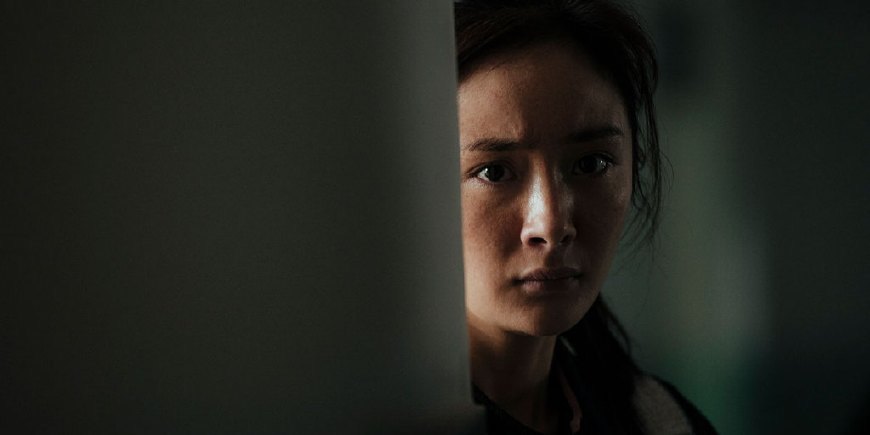 杨幂新剧剧照曝光，全素颜出镜，网友吐槽：真的是又黑又老气