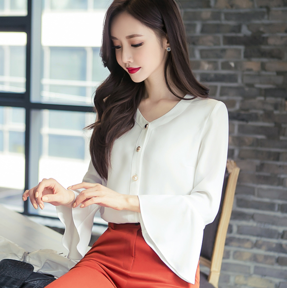 女神孙允珠，红豆碎冰纤滑肌理荷叶袖雪纺