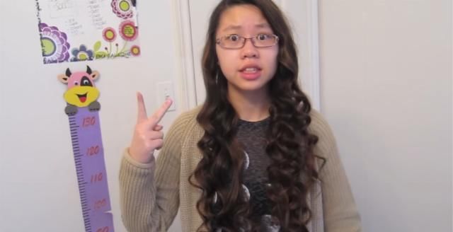  袜子：一女子巧用袜子绑卷发，网友直呼：手艺好，不用去理发店