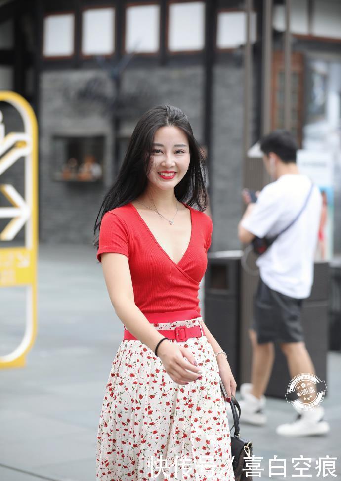 『女人』成熟的女人也很美,小姐姐碎花裙秀出小清新