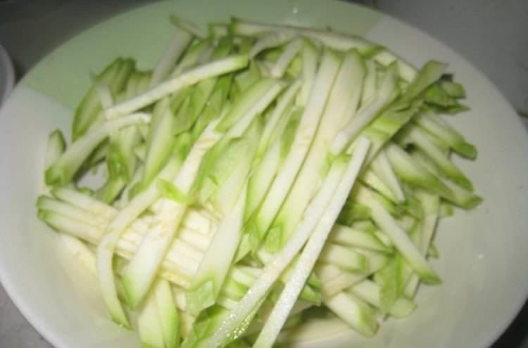  「皮肤」这是《脂肪克星》。我妻子一周吃三次。她的腰和四肢都很瘦，皮肤又白又嫩，很好看