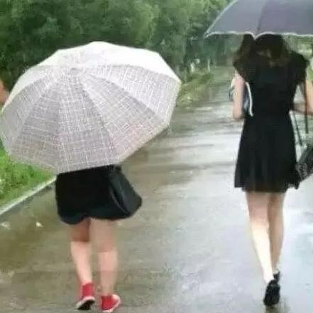 沈月被嘲“娱乐圈最丑女明星”！肩宽、腿粗真的没救了吗？