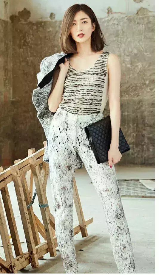 『 穿成』裤子都被穿成白丝袜？这肤色令人羡慕！，江疏影的腿究竟是有多白