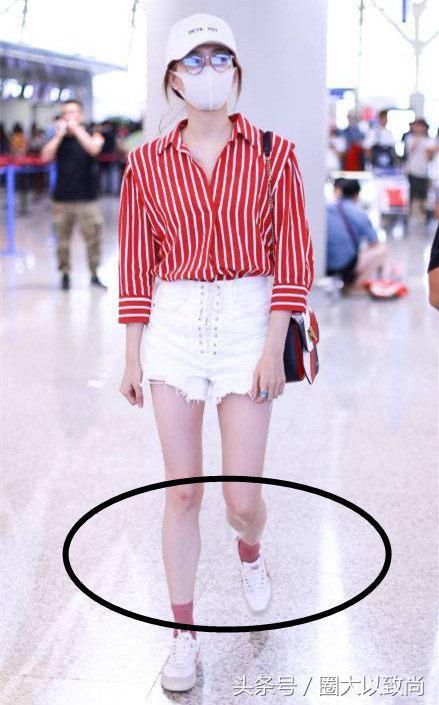 长袜露腿要慎用，女神江疏影穿了都像男人的腿了，网友：有颜任性