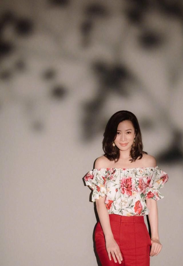 女人就是要跟余诗曼一样，貌美如花，和女汉子say拜