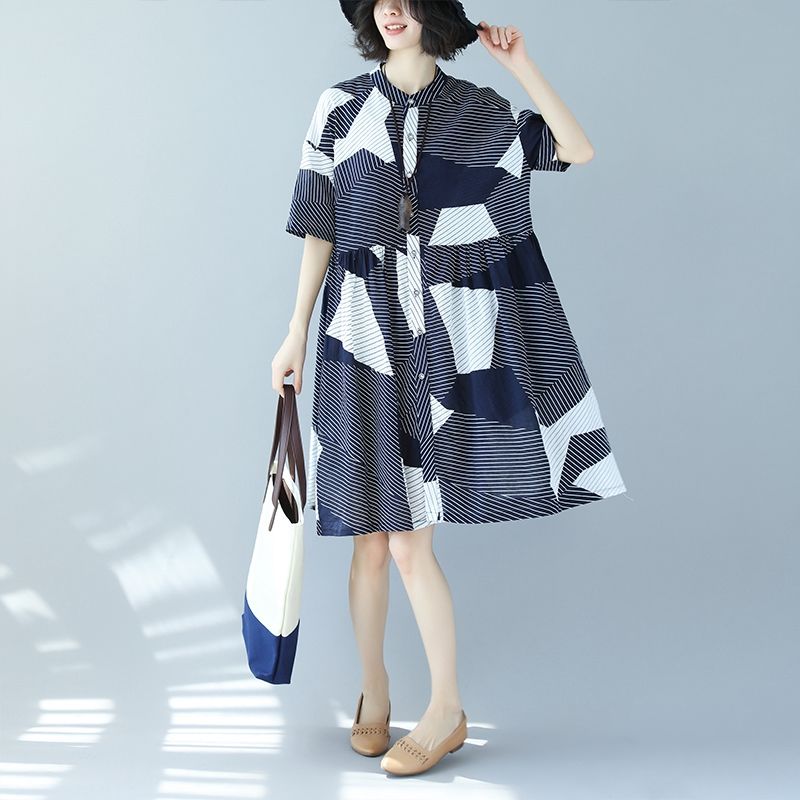 40岁小姨一点都不显老，初秋穿大码棉麻裙，百搭添年轻