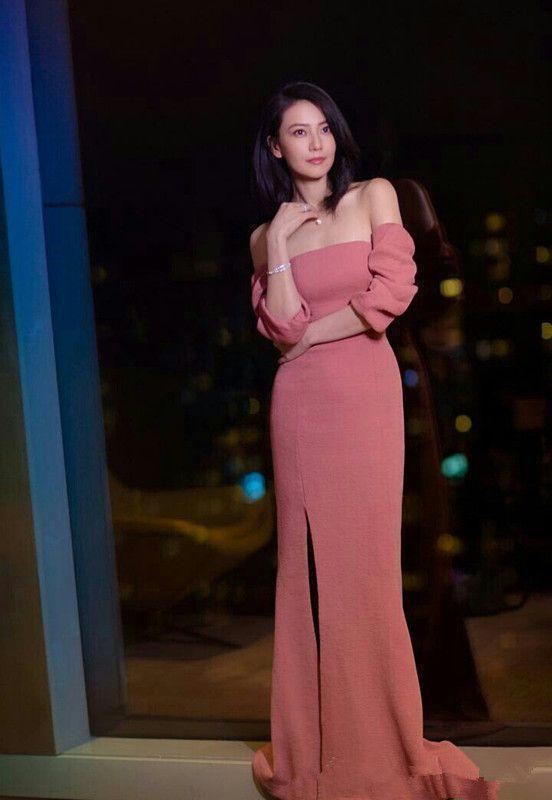 殷桃穿白裙,气质堪比高圆圆!网友:这身材,高圆圆没法比!