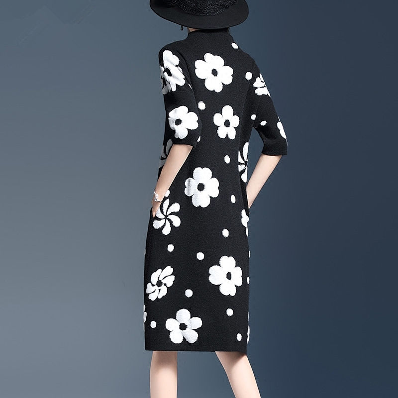 入秋后，女人过了35千万别乱穿裙子!这样穿才气质又减龄，美哭