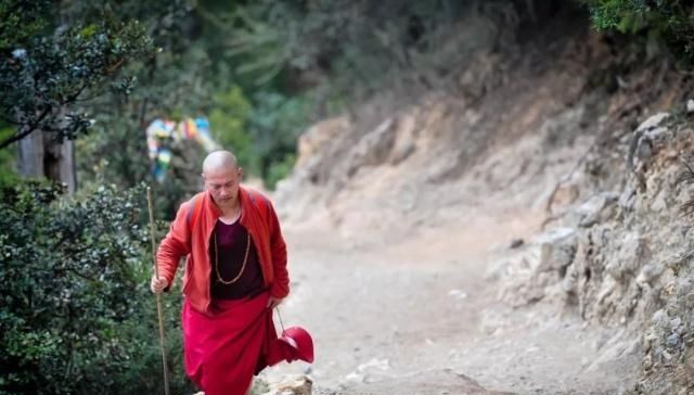 天堂向左，雨崩向右。不去天堂，就去雨崩